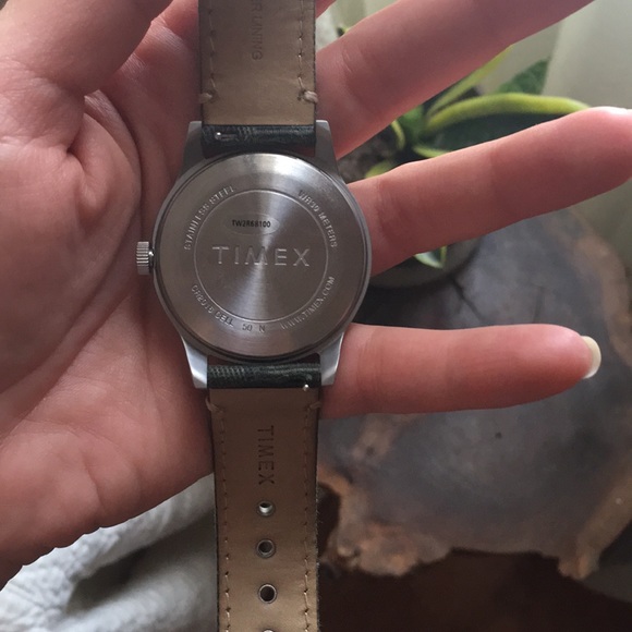 Timex leather lining band watch - Picture 3 of 6